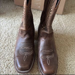 Womens cowgirl boots. Worn once.